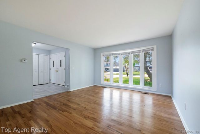 27370 Selkirk Street, Southfield, MI 48076