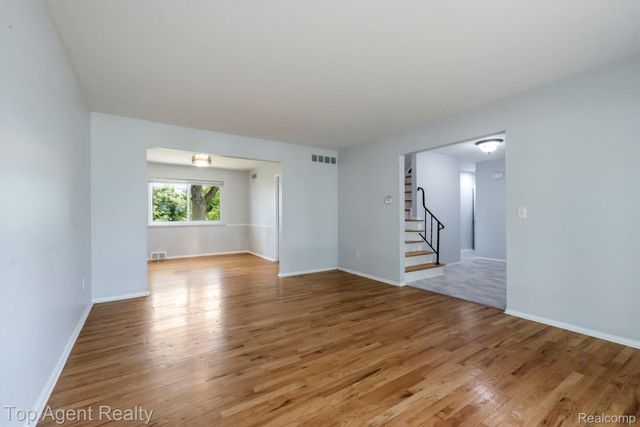 27370 Selkirk Street, Southfield, MI 48076