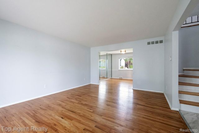 27370 Selkirk Street, Southfield, MI 48076