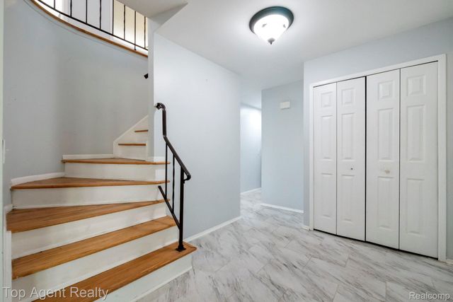 27370 Selkirk Street, Southfield, MI 48076