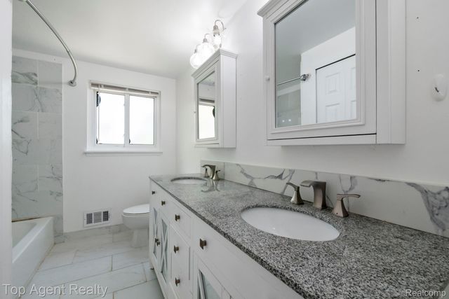 27370 Selkirk Street, Southfield, MI 48076