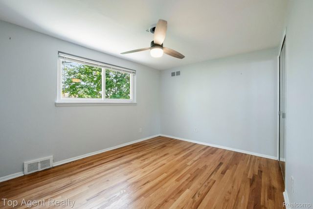 27370 Selkirk Street, Southfield, MI 48076