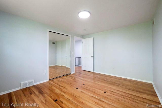 27370 Selkirk Street, Southfield, MI 48076
