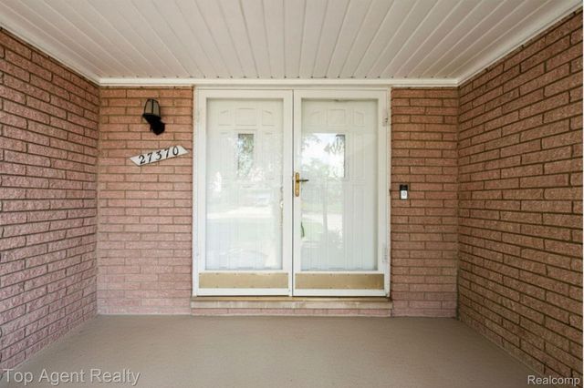 27370 Selkirk Street, Southfield, MI 48076