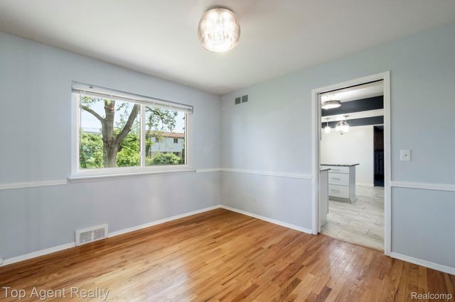 27370 Selkirk Street, Southfield, MI 48076