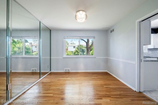 27370 Selkirk Street, Southfield, MI 48076
