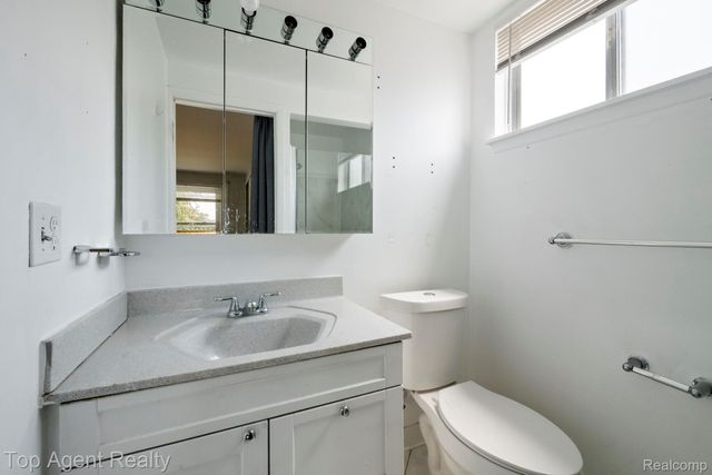 27370 Selkirk Street, Southfield, MI 48076