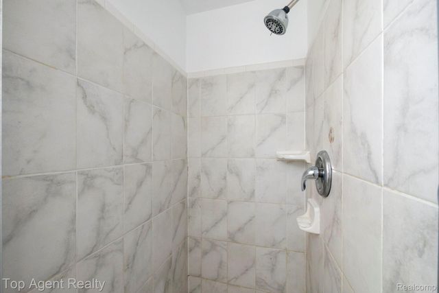 27370 Selkirk Street, Southfield, MI 48076