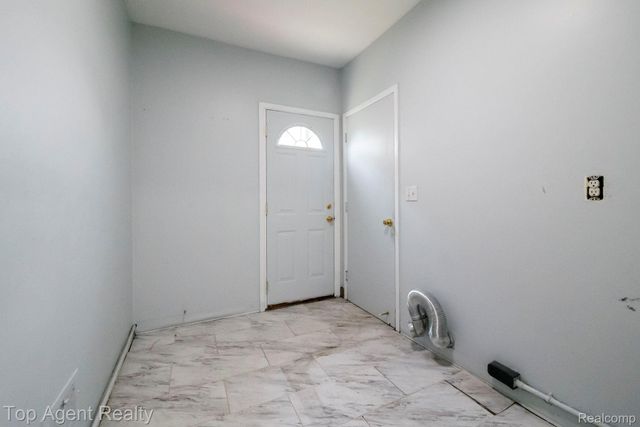 27370 Selkirk Street, Southfield, MI 48076
