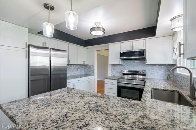 27370 Selkirk Street, Southfield, MI 48076