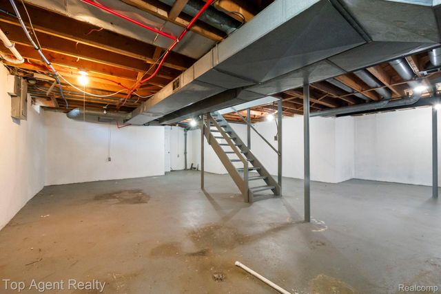 27370 Selkirk Street, Southfield, MI 48076
