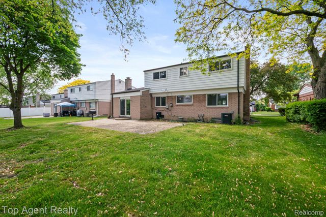 27370 Selkirk Street, Southfield, MI 48076