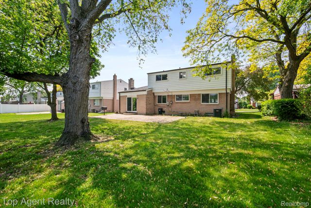 27370 Selkirk Street, Southfield, MI 48076