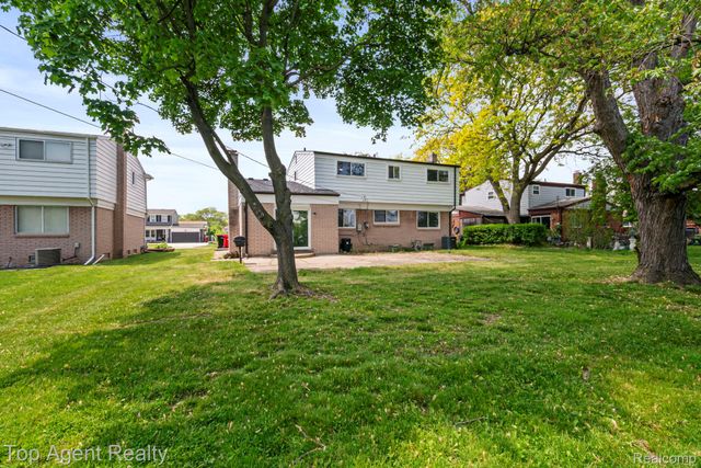27370 Selkirk Street, Southfield, MI 48076