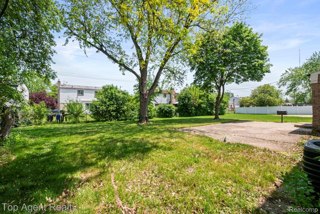 27370 Selkirk Street, Southfield, MI 48076