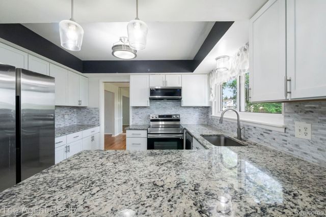 27370 Selkirk Street, Southfield, MI 48076