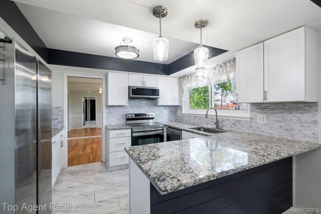 27370 Selkirk Street, Southfield, MI 48076