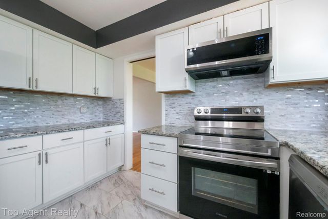 27370 Selkirk Street, Southfield, MI 48076