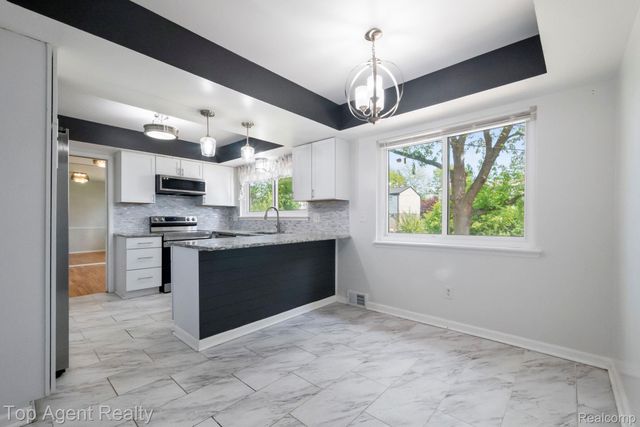 27370 Selkirk Street, Southfield, MI 48076