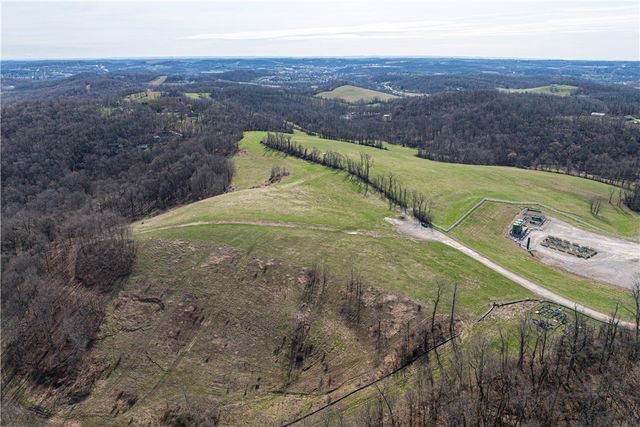 560 Old Hickory Ridge Rd, Chartiers, PA 15301