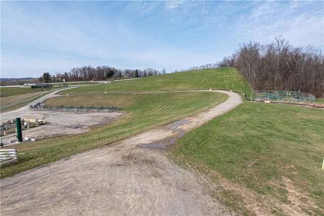 560 Old Hickory Ridge Rd, Chartiers, PA 15301