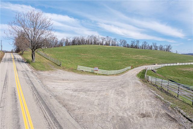 560 Old Hickory Ridge Rd, Chartiers, PA 15301