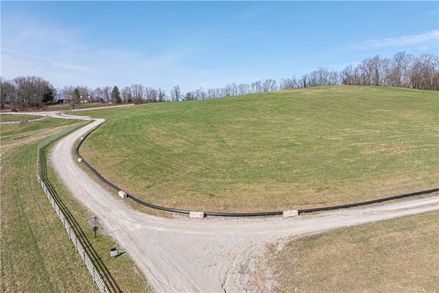 560 Old Hickory Ridge Rd, Chartiers, PA 15301