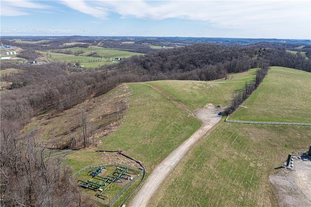 560 Old Hickory Ridge Rd, Chartiers, PA 15301