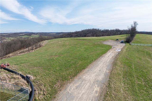 560 Old Hickory Ridge Rd, Chartiers, PA 15301