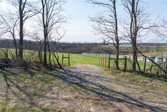 560 Old Hickory Ridge Rd, Chartiers, PA 15301