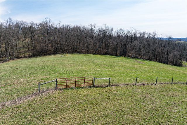 560 Old Hickory Ridge Rd, Chartiers, PA 15301