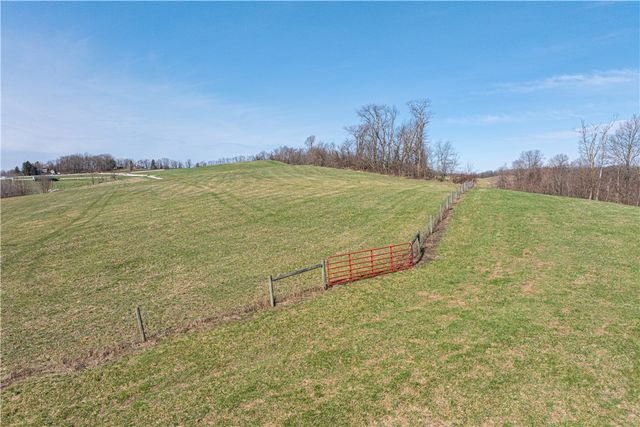 560 Old Hickory Ridge Rd, Chartiers, PA 15301