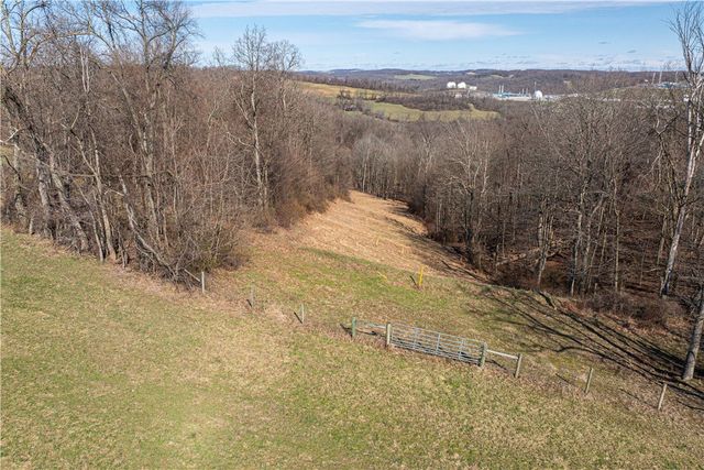 560 Old Hickory Ridge Rd, Chartiers, PA 15301