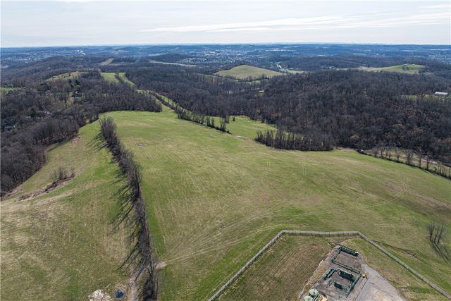 560 Old Hickory Ridge Rd, Chartiers, PA 15301