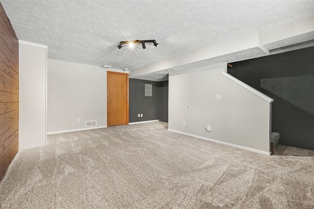 82 Carriage Lane, Grand Rapids, MI 49548