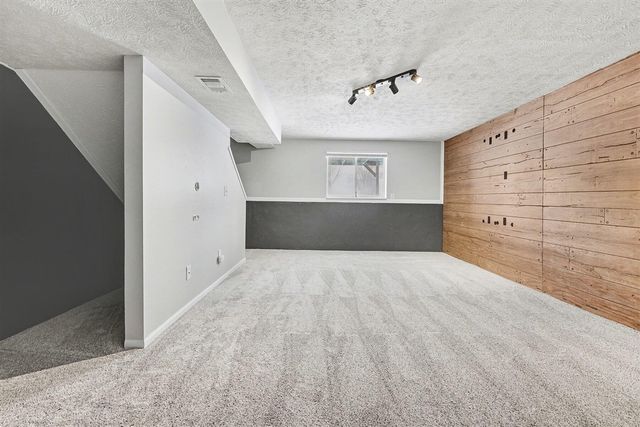 82 Carriage Lane, Grand Rapids, MI 49548