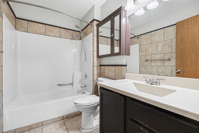 82 Carriage Lane, Grand Rapids, MI 49548