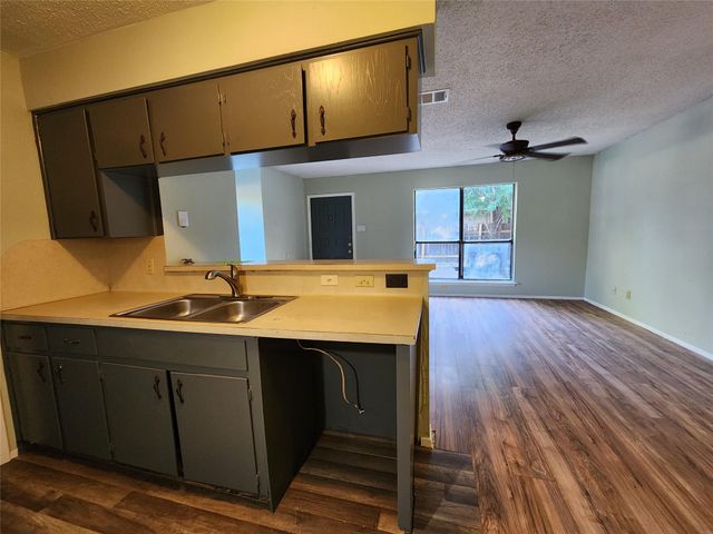 2301 POLARIS Ave 102, Austin, TX 78757