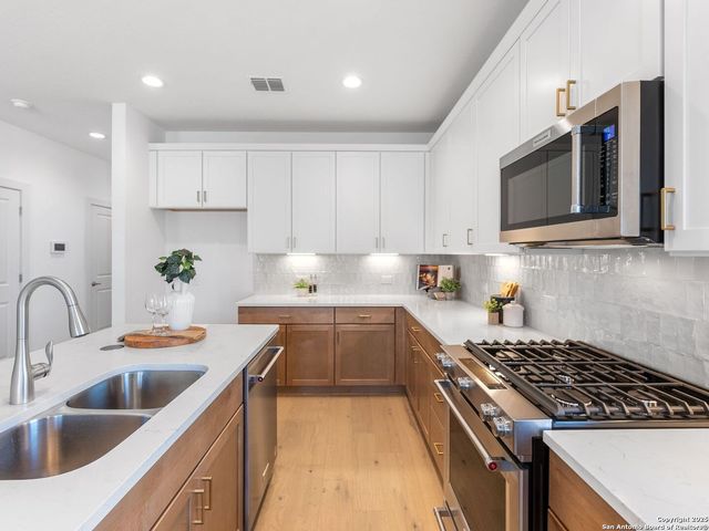 554 McMonigal Place, San Antonio, TX 78210