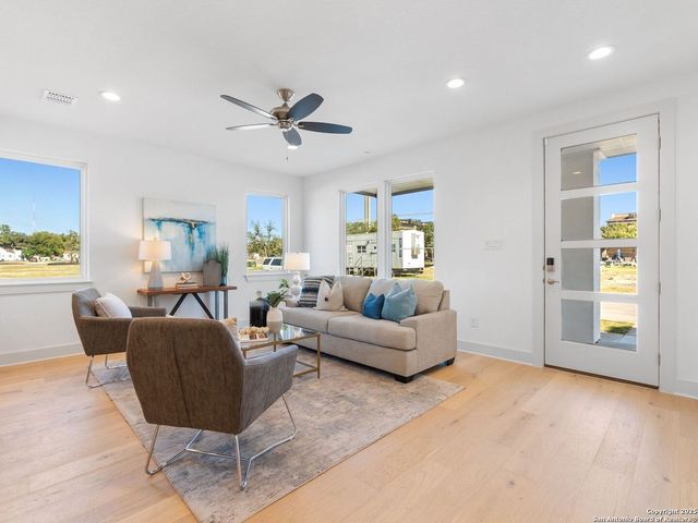 554 McMonigal Place, San Antonio, TX 78210