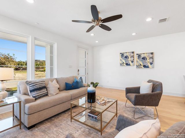 554 McMonigal Place, San Antonio, TX 78210