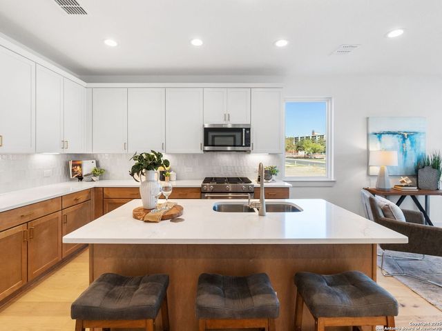 554 McMonigal Place, San Antonio, TX 78210