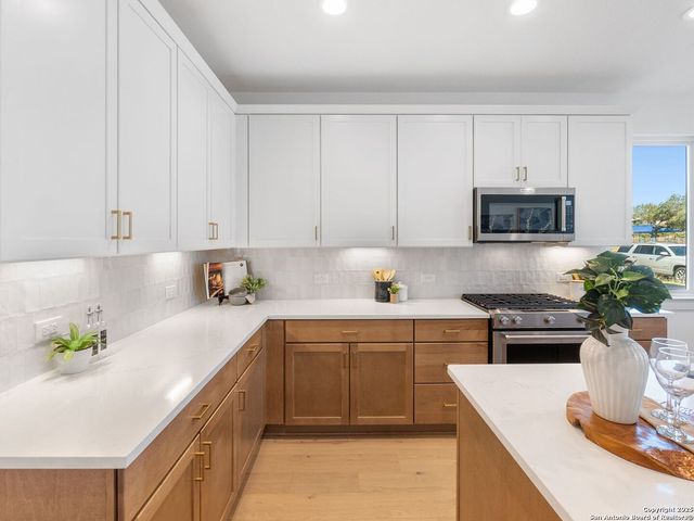 554 McMonigal Place, San Antonio, TX 78210