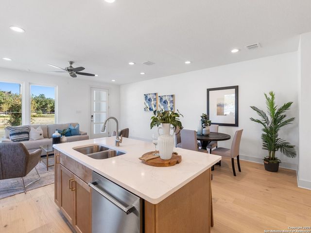 554 McMonigal Place, San Antonio, TX 78210