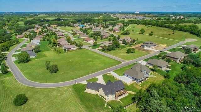 2608 Aberdeen Ln, Salina, KS 67401