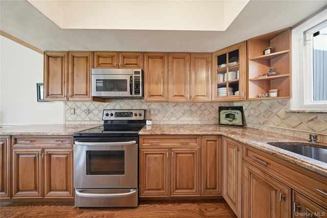 78 Hidden Ridge Drive, Syosset, NY 11791