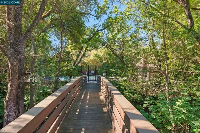 1 Chorley Walk, Pleasant Hill, CA 94523