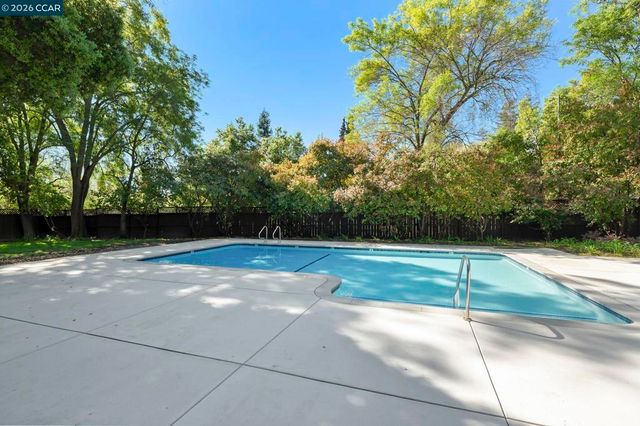 1 Chorley Walk, Pleasant Hill, CA 94523