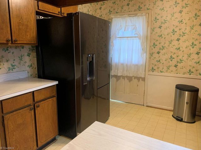 1514 Woodridge Avenue, Greensboro, NC 27405