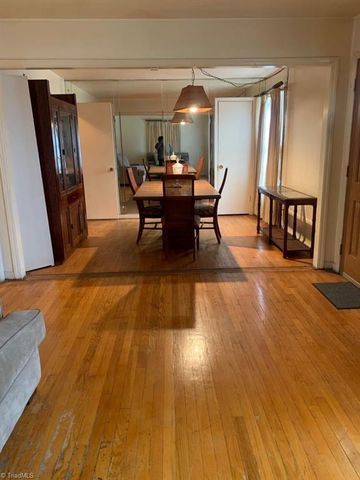 1514 Woodridge Avenue, Greensboro, NC 27405